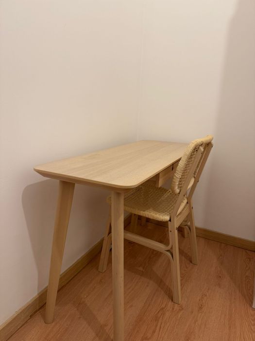 Secretaria com cadeira