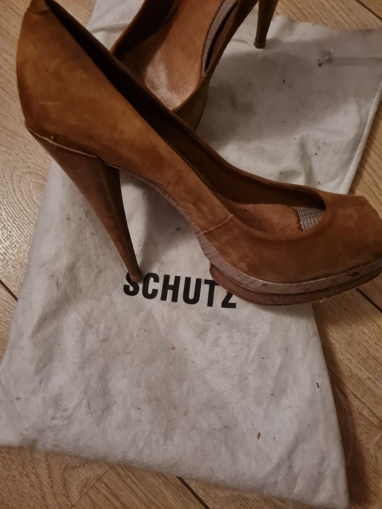 Sapatos cor camel Schutz