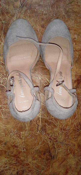 Туфлі, босоніжки жіночі!!!