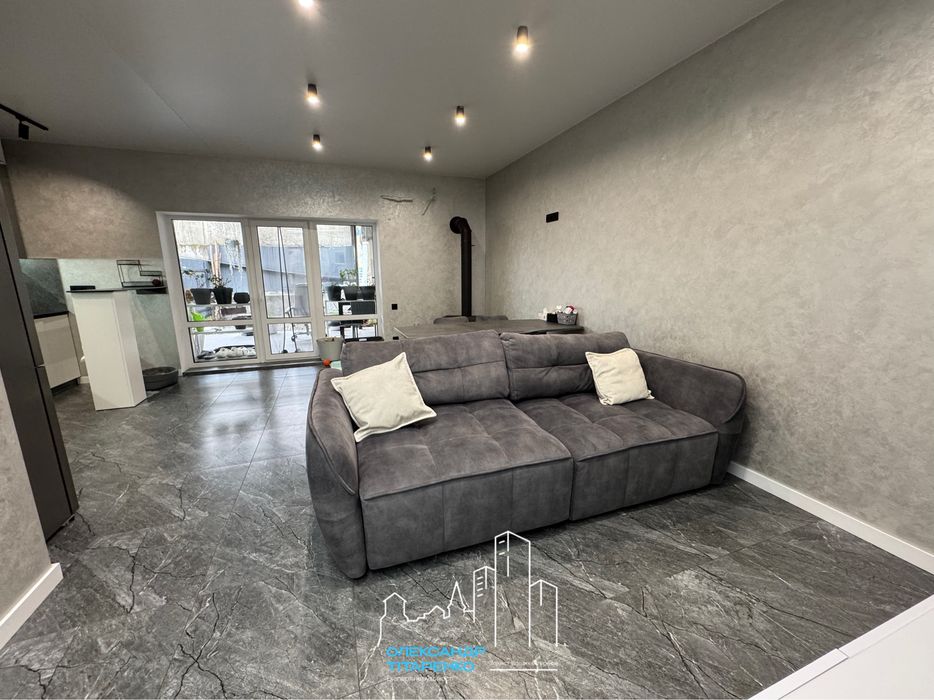 Сучасний котедж з ремонтом на МІКРОРАЙОНІ