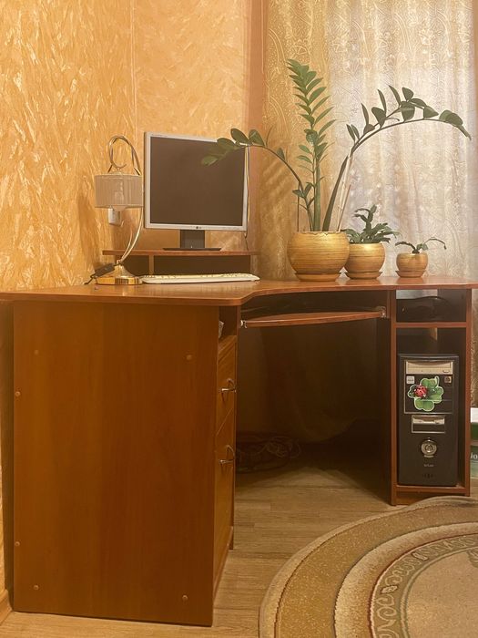 Письмовий стіл ( компьютерний)