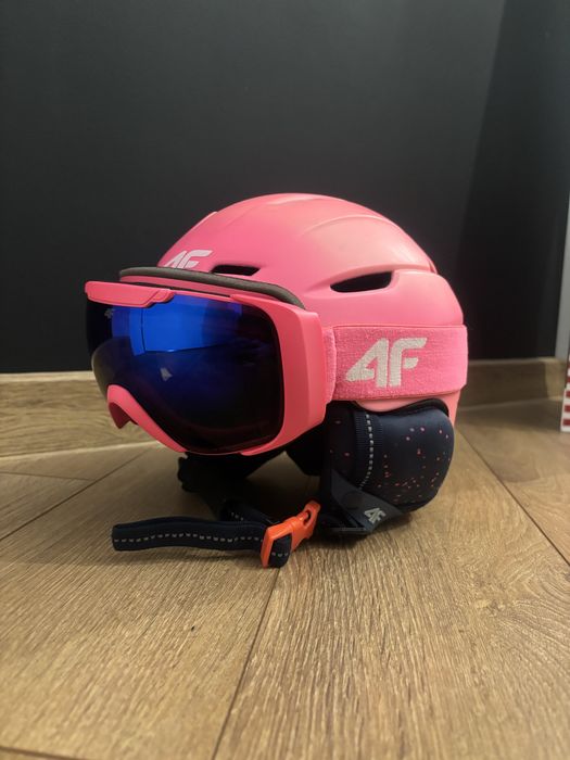 różowy kask narciarski M