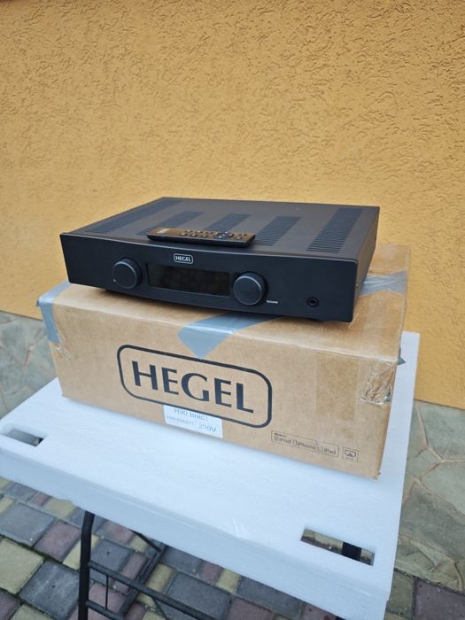 Hegel H90 стрімінговий підсилювач