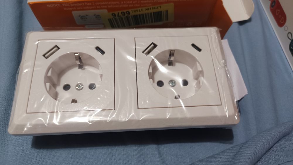 Tomada dupla com USB e USB-C