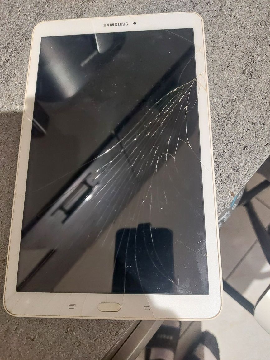Dwa Tablety Samsung
