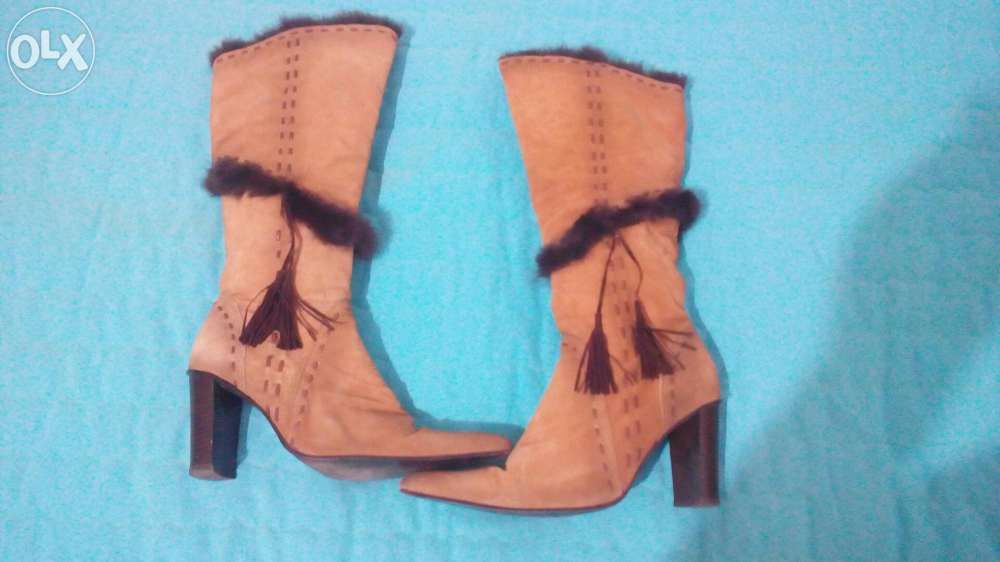 Botas cano em pele