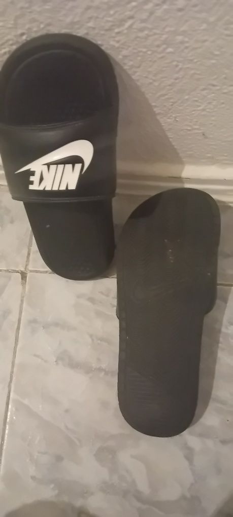 Chinelos Nike tamanho 38