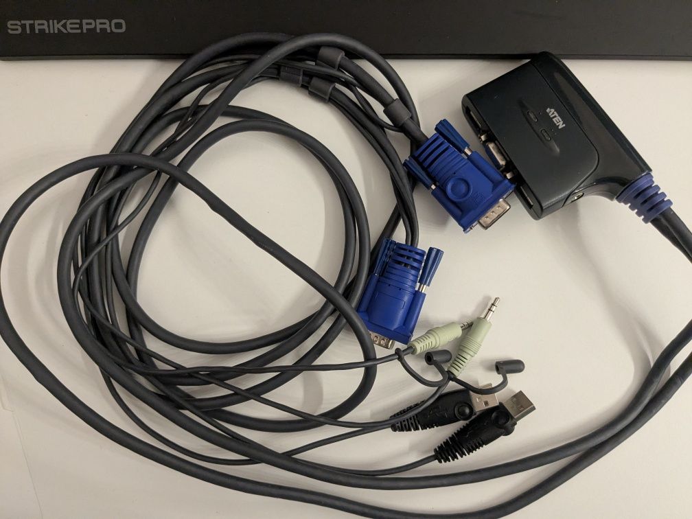 Data switch usb e monitor