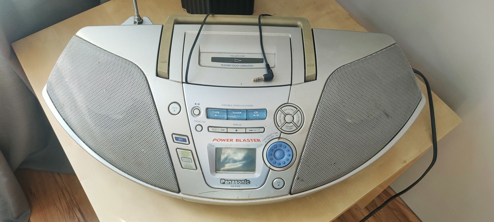 Radioodtwarzacz Panasonic z pilotem