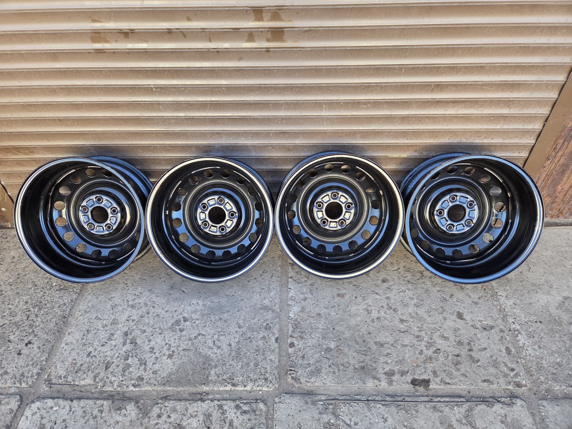 Оригінальні стальні диски r16, 5×114,3  Toyota Camry,Auris, Suzuki SX4