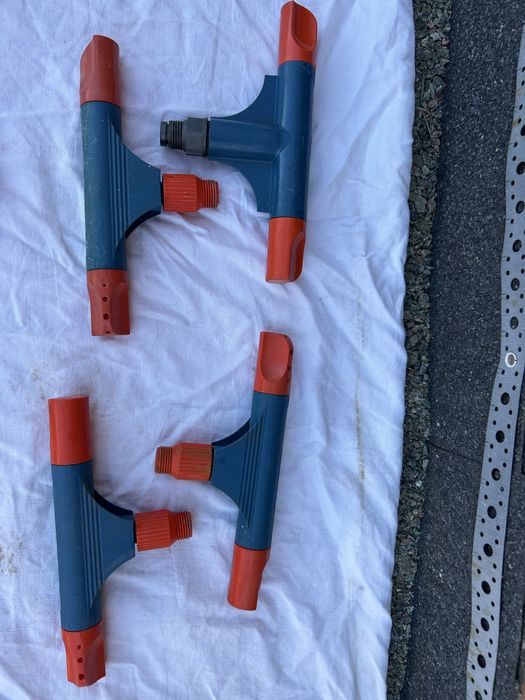 Водний розбризкувач зрошувач обертається, Кіл ніжка