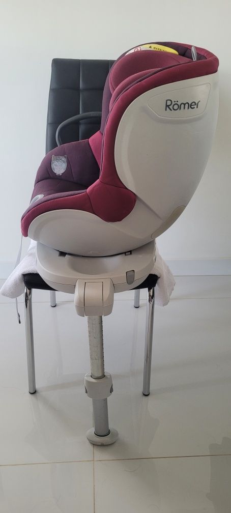 Fotelik samochodowy Romer Dualfix do 18 kg. Obrotowy, IsoFix