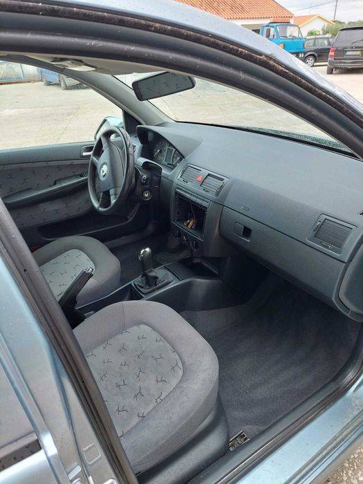 Skoda Fabia 1.4i de 2002 com Boa Mecânica para peças