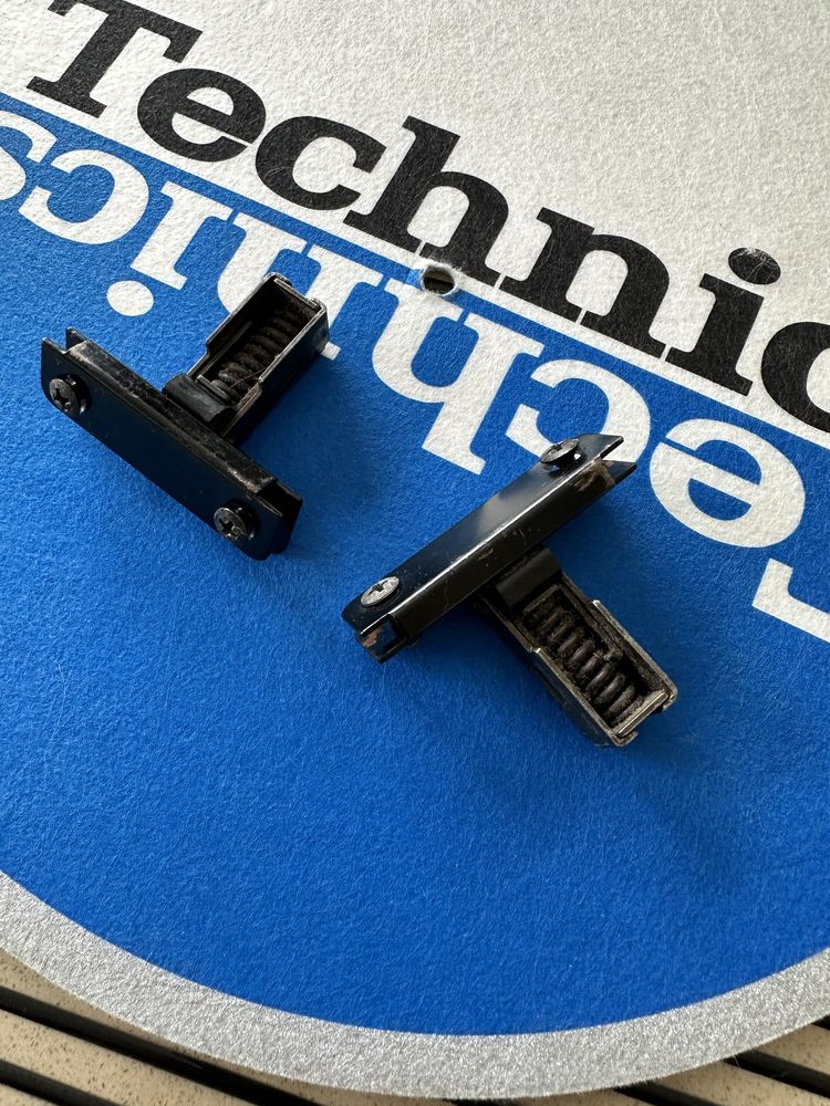 Techenics Bracadeira para a tampa do gira siscos  SL 1200/12010 MK2