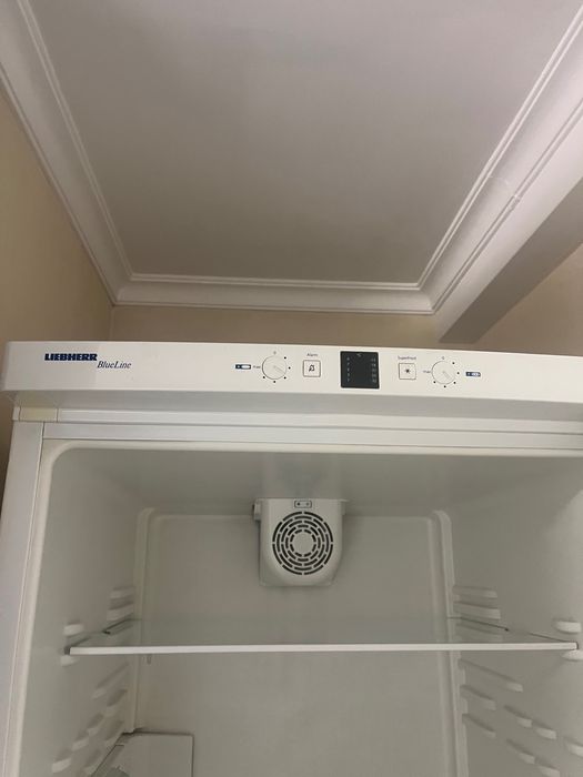 Холодильник LIEBHERR ( мотор не працює)