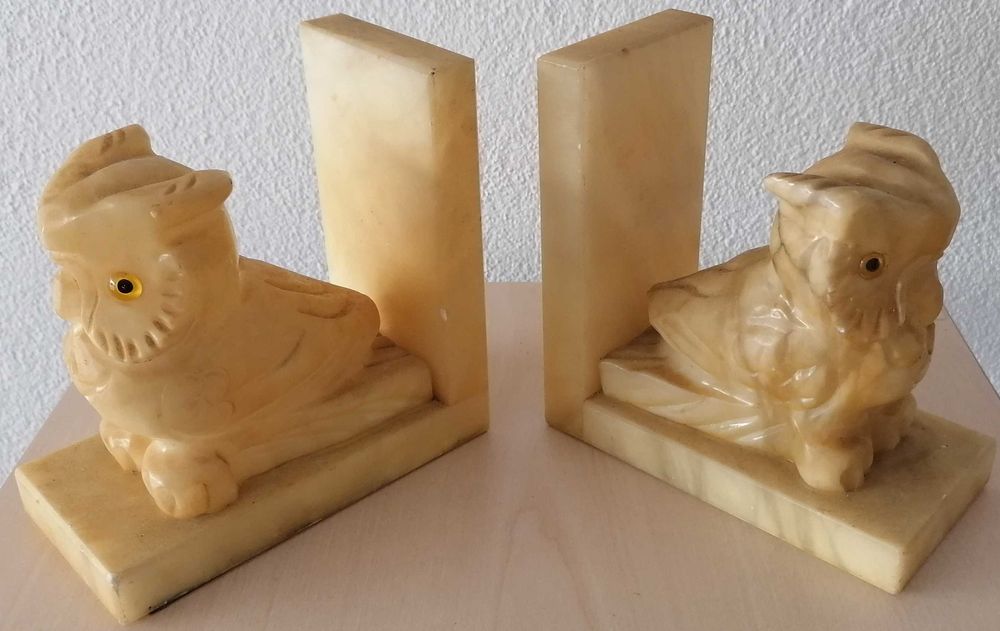 Suporte/apoio para livros, em pedra