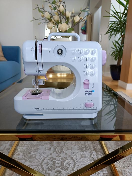 Maszyna do szycia Łucznik mini. Stan jak na zdjęciu. Nie wiem czego br