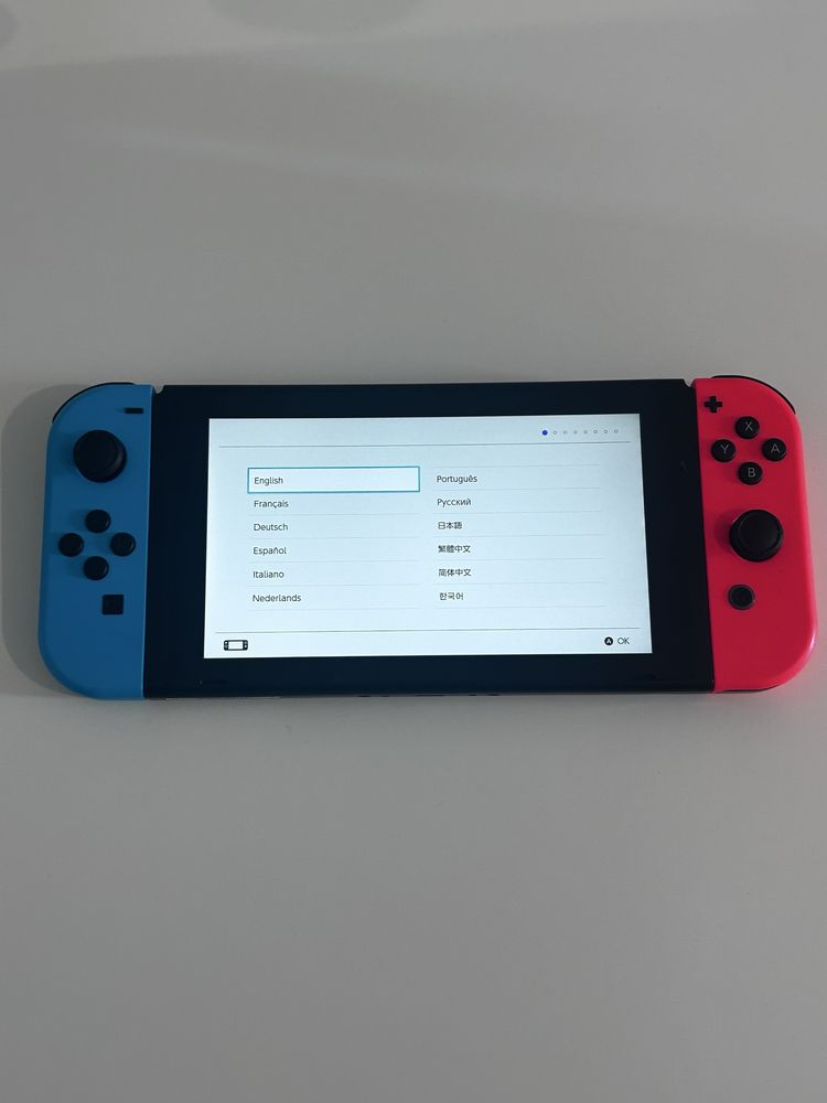 Nintendo Switch v2 + 2 gry - komplet, stan idealny