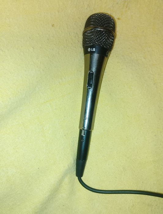 Микрофон LG с длинным проводом