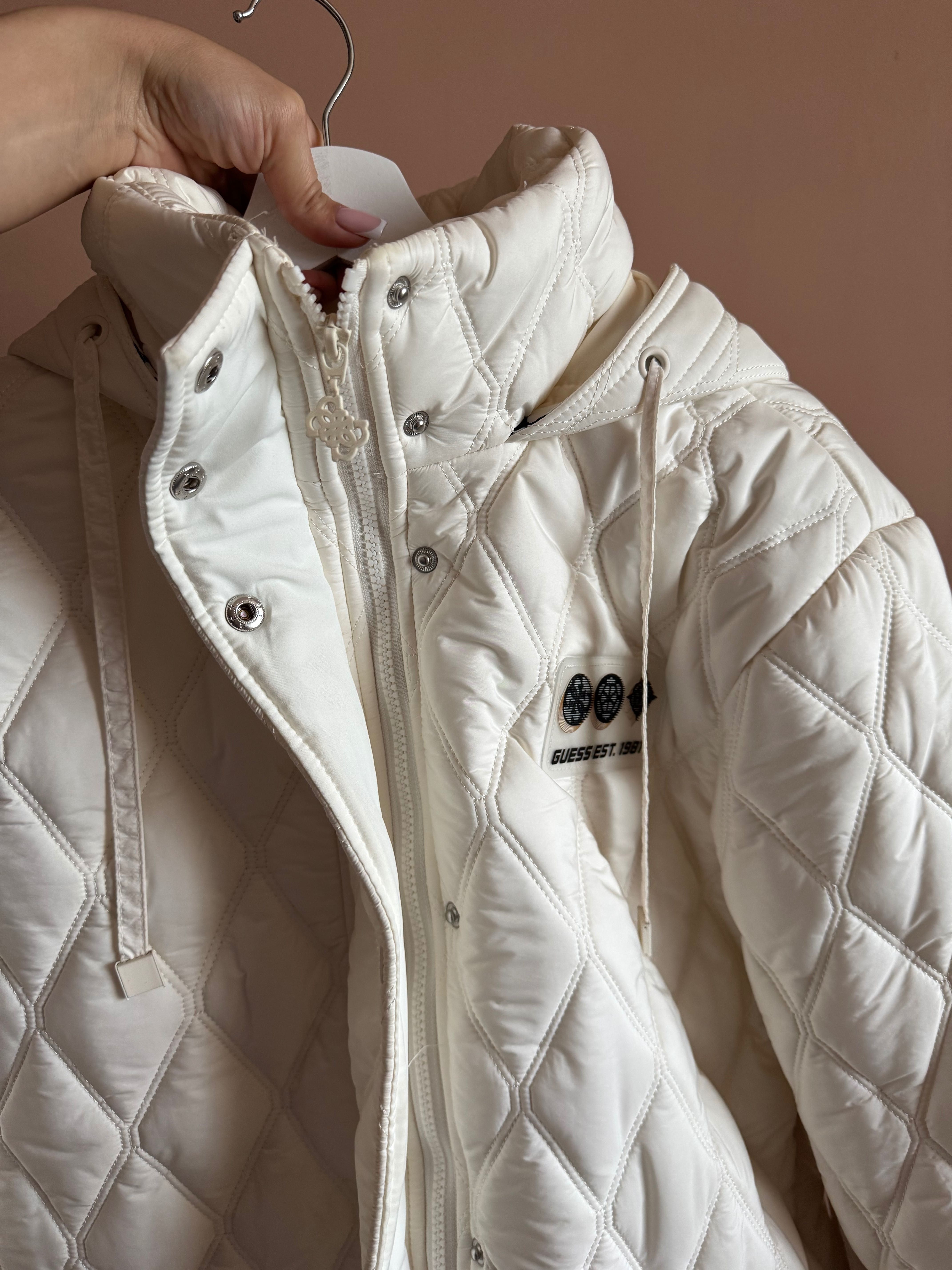 Куртка брендова Guess молочна S -M