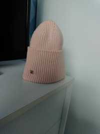 Продается шапка женская. Розового цвета.