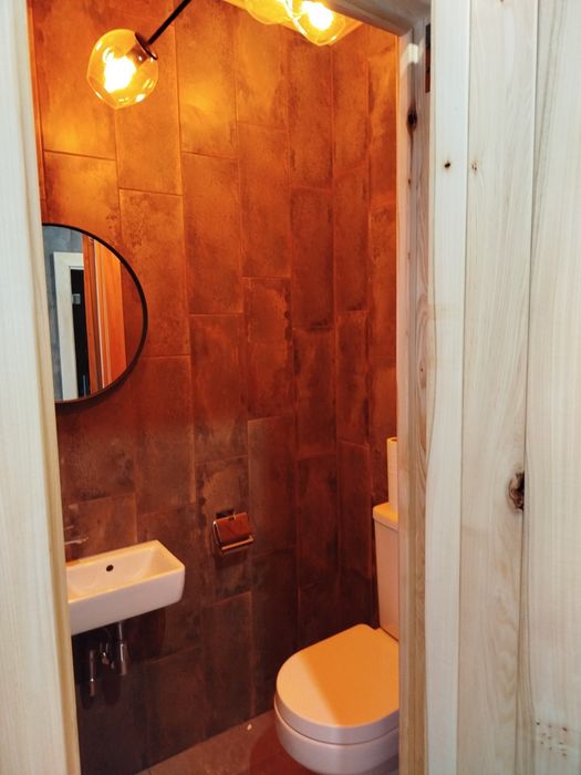 Будиночок з басейном і сауною подобово