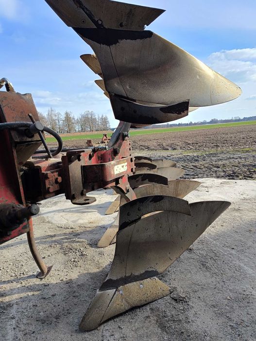 Pług 4 skibowy obrotowy