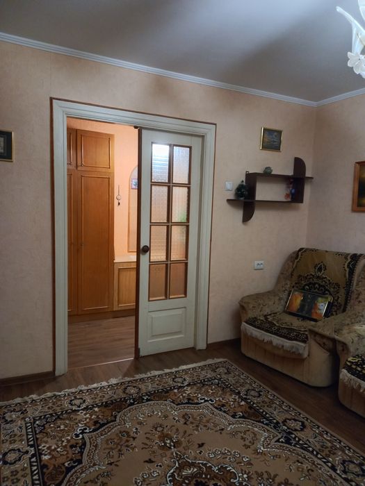 Сдам гарну двокімнатну квартиру по вул.Довженка для сім'ї.