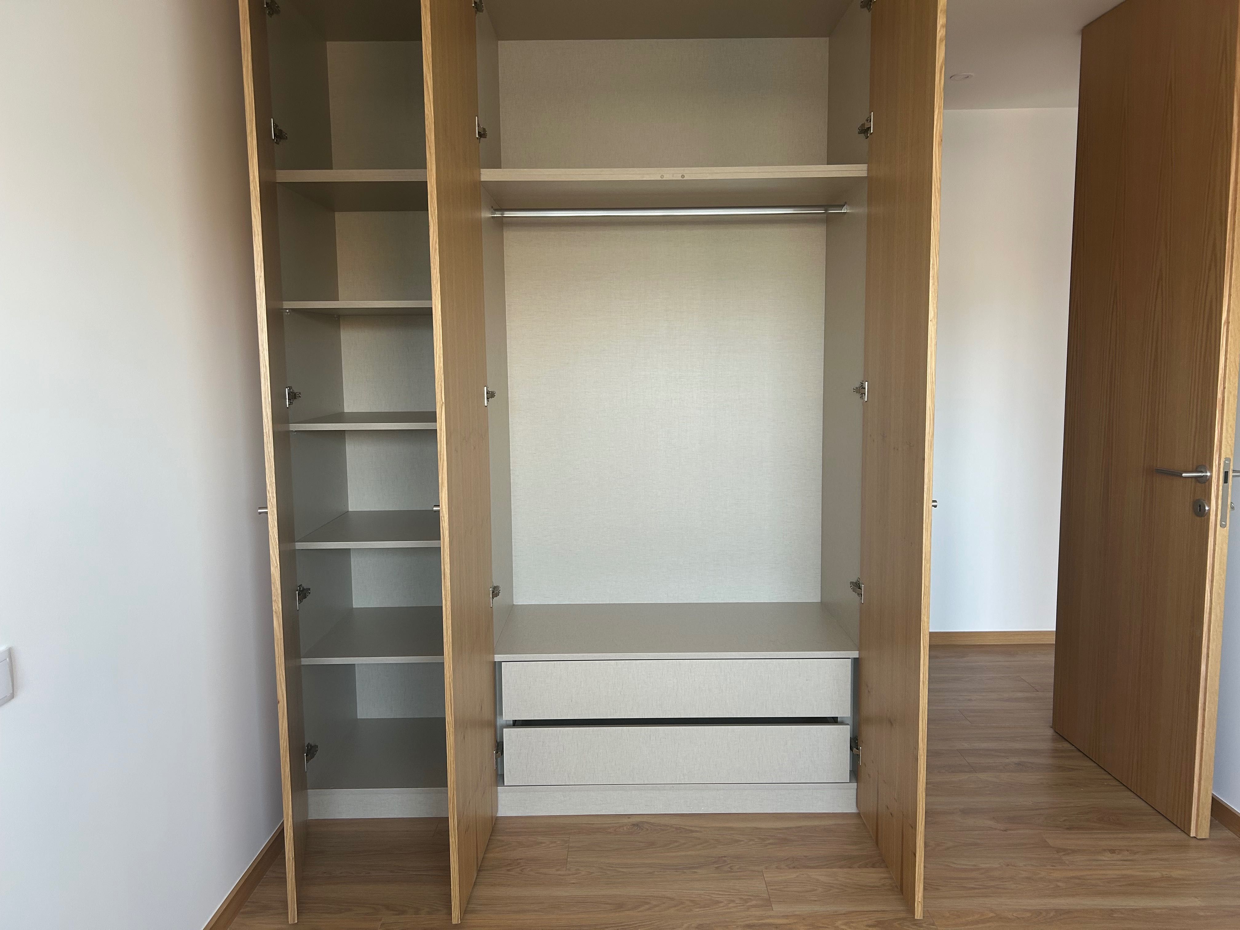 Alugo apartamento Novo com garagem junto à estação de Nine