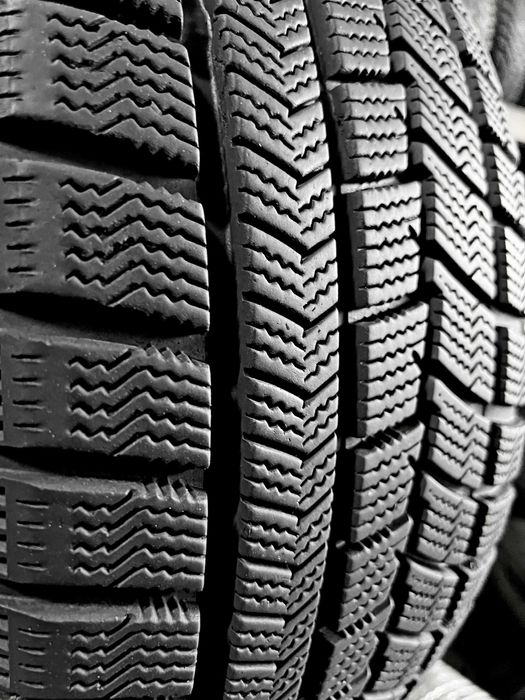 Шини Б/в 225.50.17 комплект