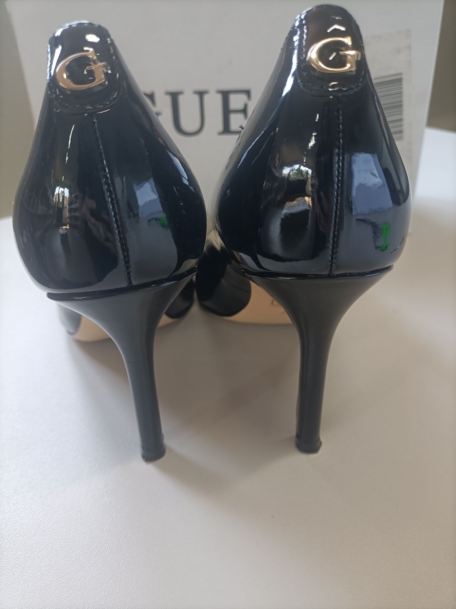 Szpilki Guess 37
