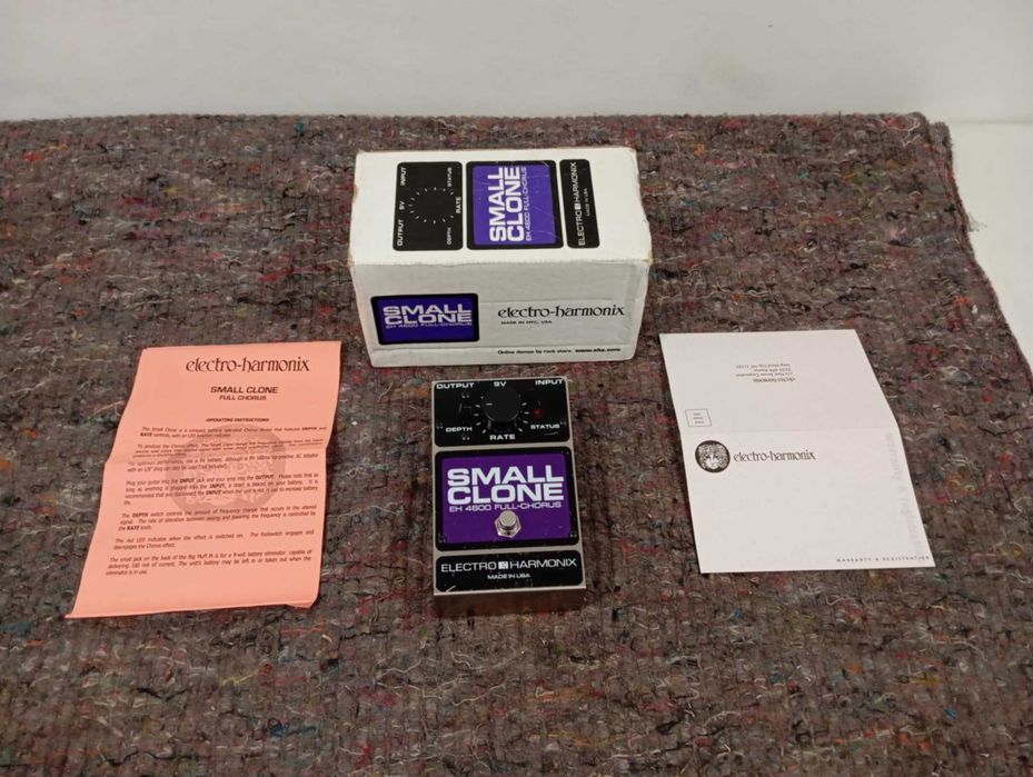 Electro-Harmonix Small Clone EH4600 Pedal efeito Chorus 90's