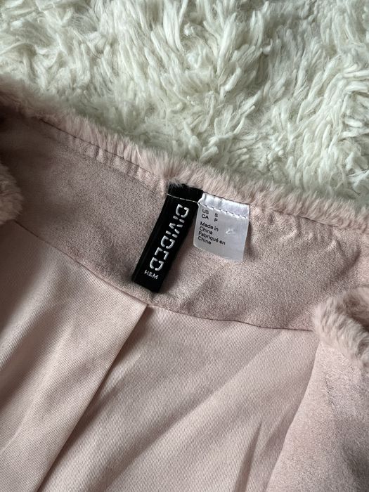 Шубка в пудровому кольорі розмір s!!
