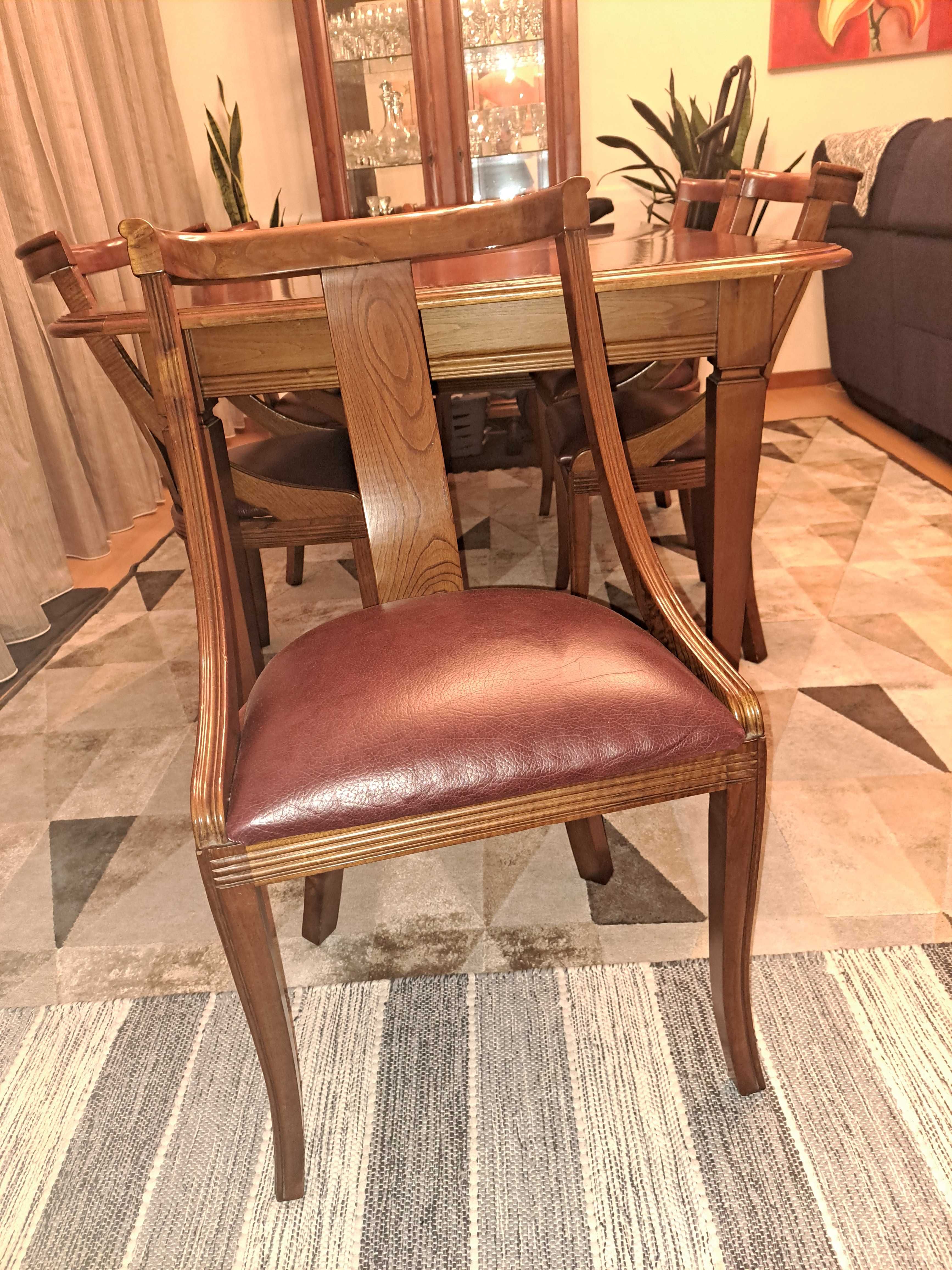 Mesa de sala com 6 cadeiras