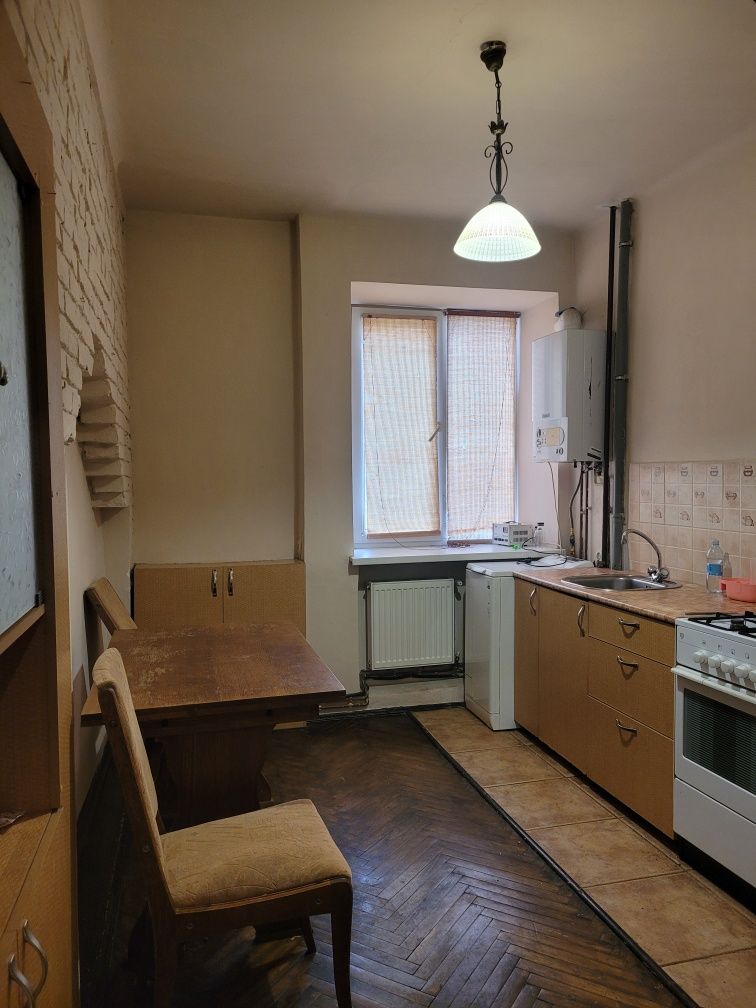 Продам 2 км.кв.вул.Чорновола(Центр,парк Шевченка),авт.опал,кім.окремі