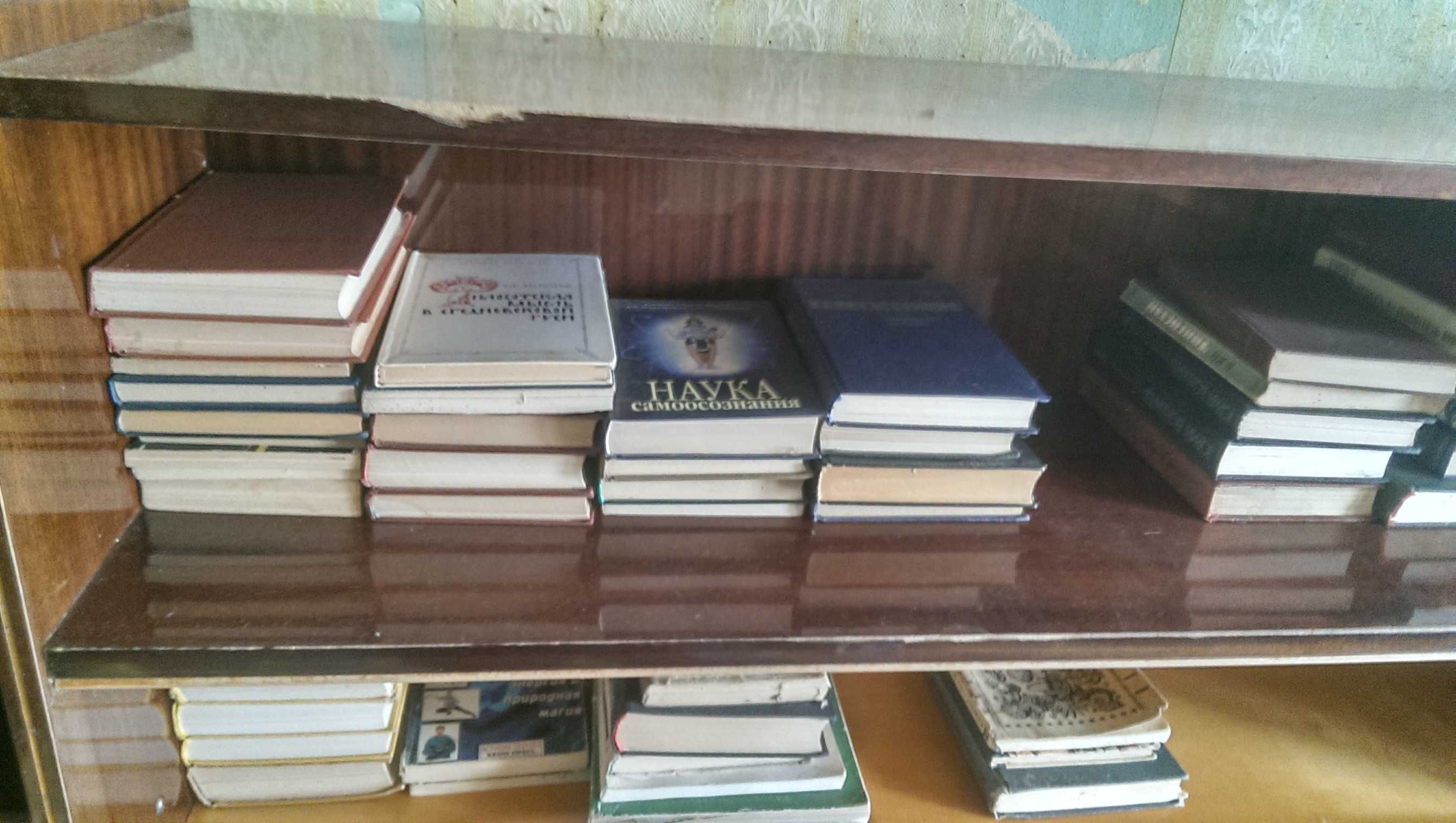 книжный шкаф  , стелаж , книжна шафа , сервант