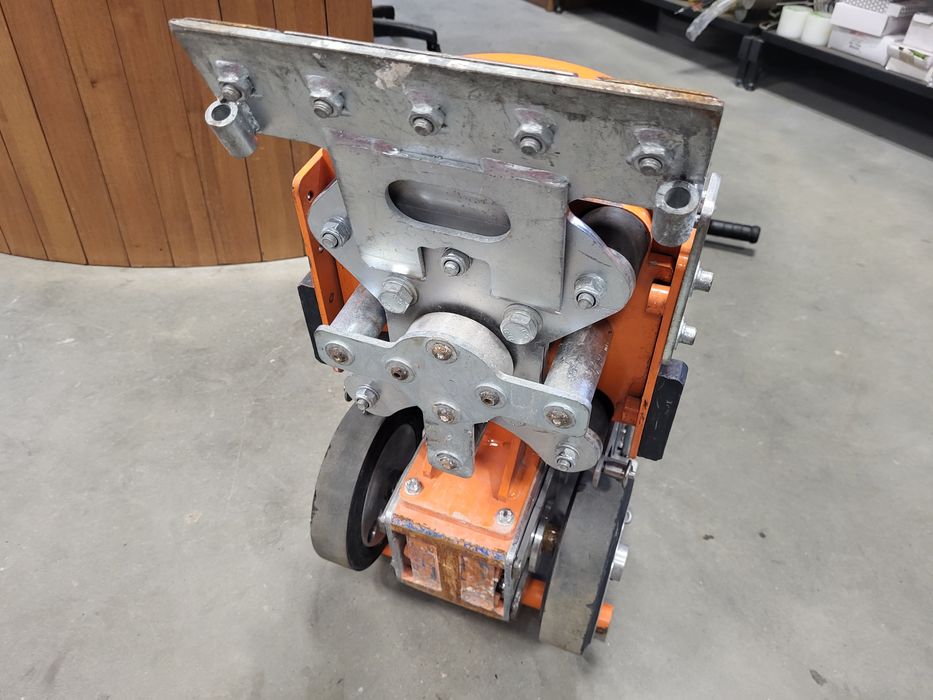 Skrobak podłogowy Husqvarna BS75 zrywarka podłogowa Blastrac 230V