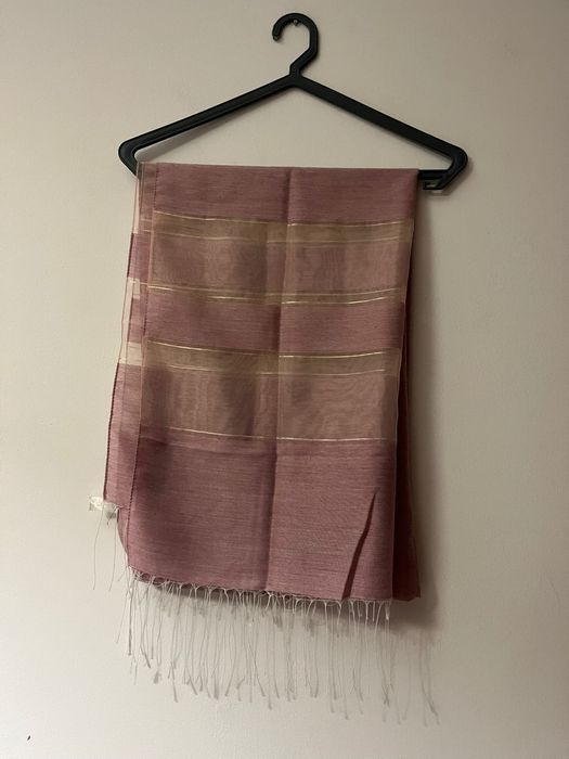 Lenço rosa de senhora com transparências como novo