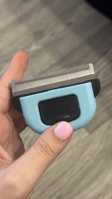 Щітка  пуходерка для котів та собак