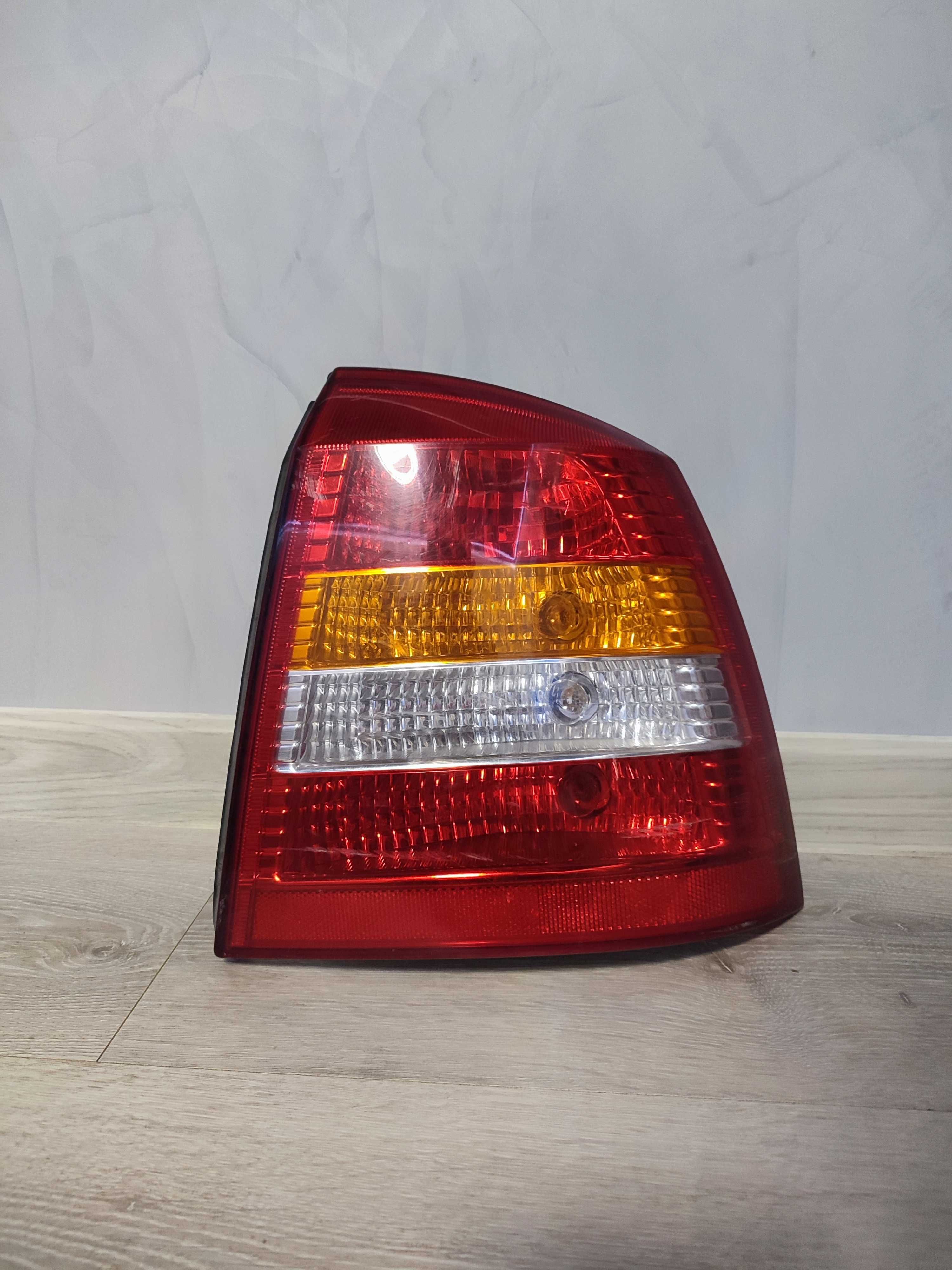 Lampa prawa tylna tył Opel Astra g