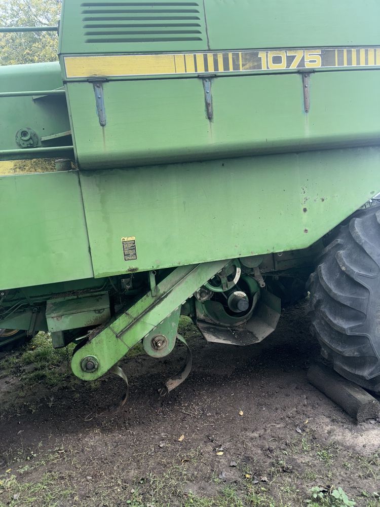 Комбайн John Deer 1075