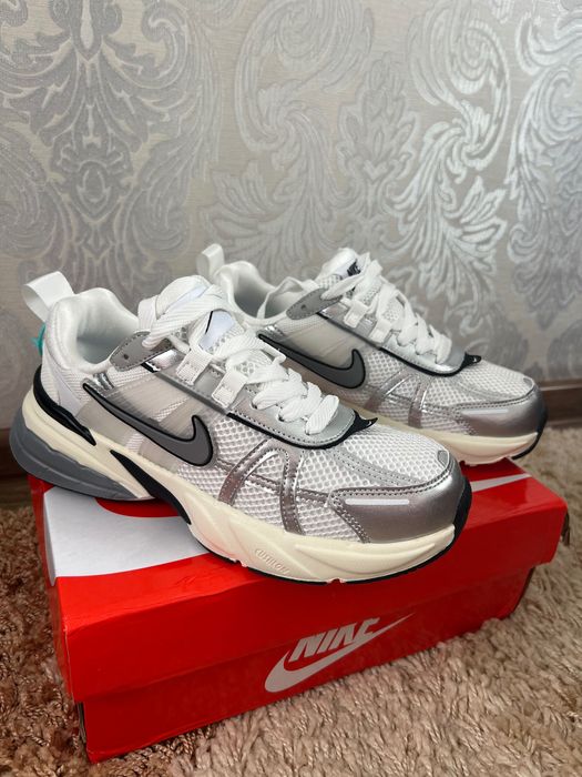 Nike V2K Run нові