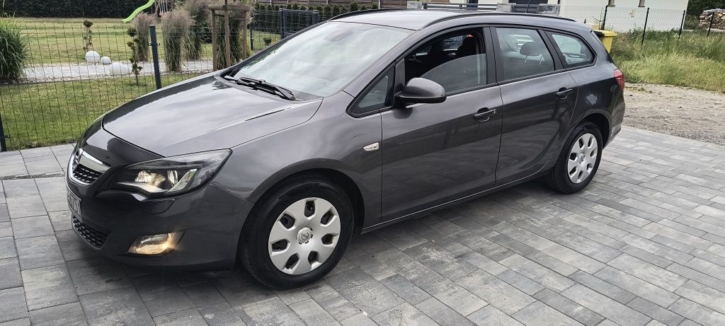 Stan bardzo dobry,auto doinwestowane.