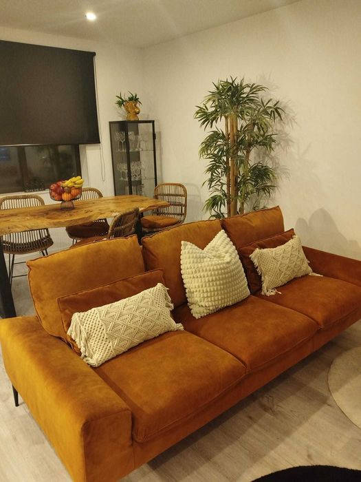 Sofá 3 Lugares Gato Preto – Cor Tijolo – Perfeito Estado