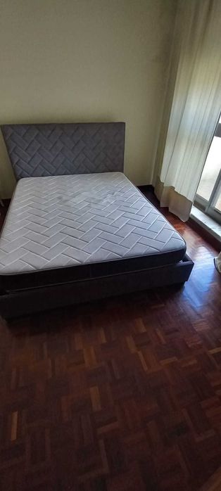 Recheio de casa: camas, sofás, mesa jantar, cadeiras, cadeirões...