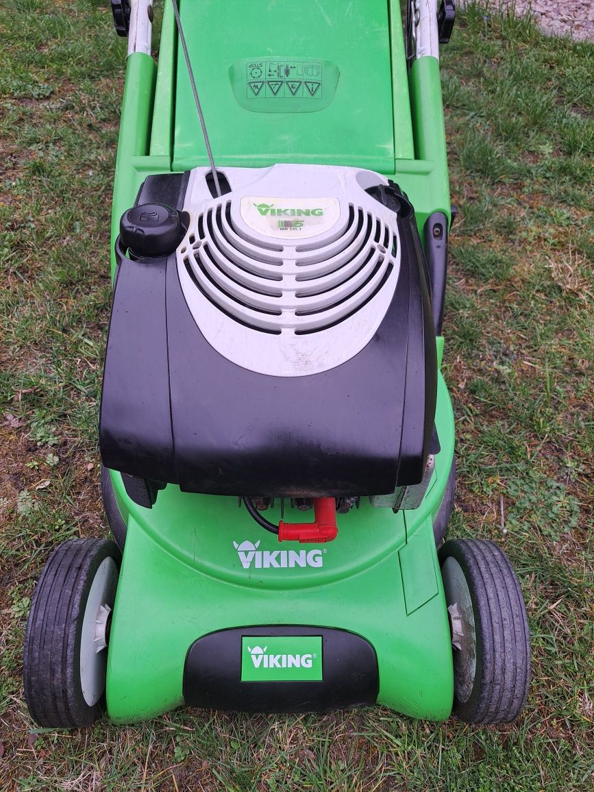 Kosiarka spalinowa  z napędem Viking MB 545