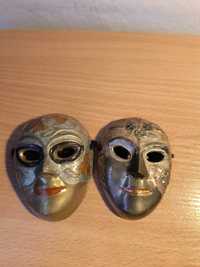 Trzy stare maski karnawałowe bogato zdobione mosiądz