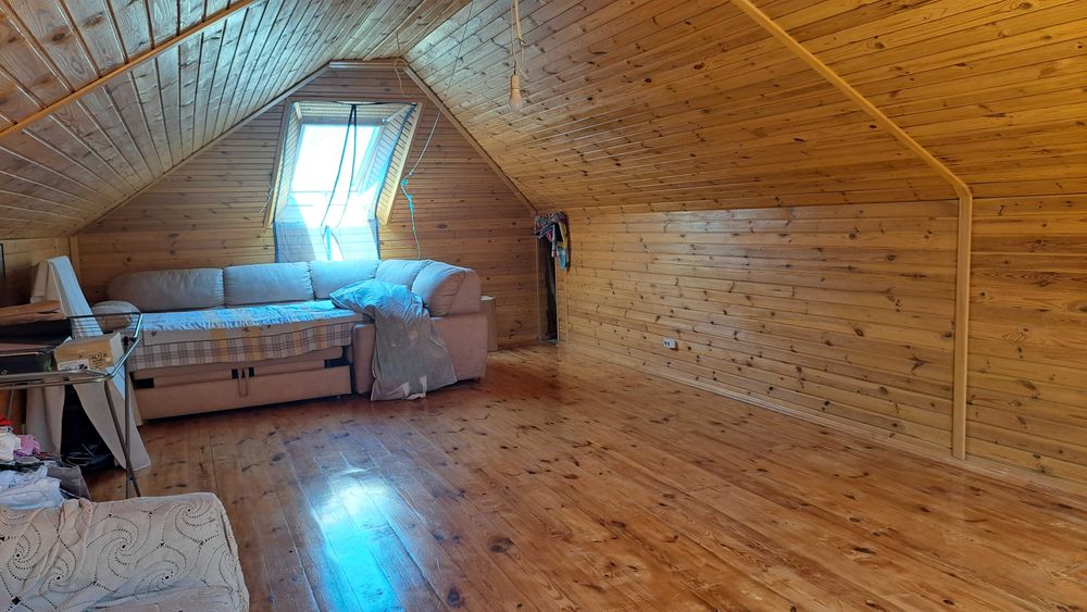 В продаже уютный дом с мебелью и техникой в закрытом поселке Совиньон.