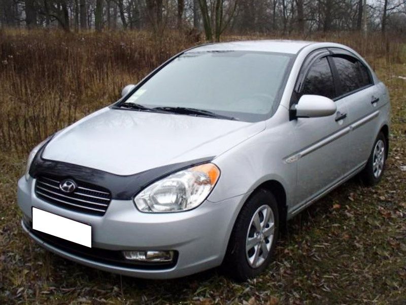 Дефлектор капота на HYUNDAI Accent 2006-2010 довгий "VT-52" Мухобійка