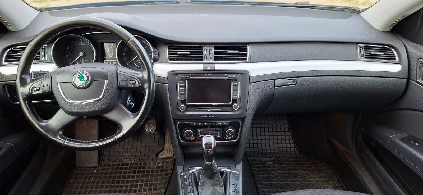 Skoda Superb 4x4, Alu, Navi , Panorama dach !